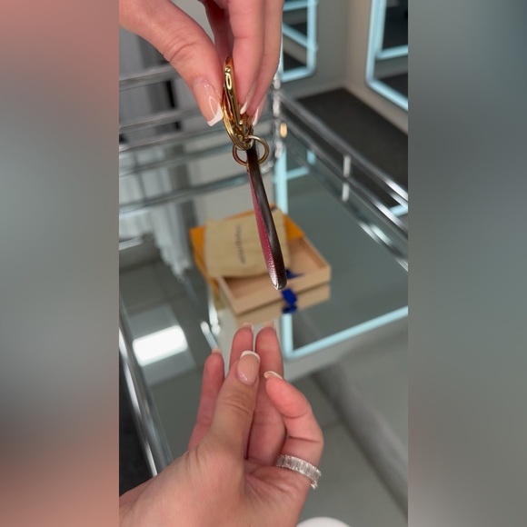 Louis Vuitton keychain - Picture 5 of 5